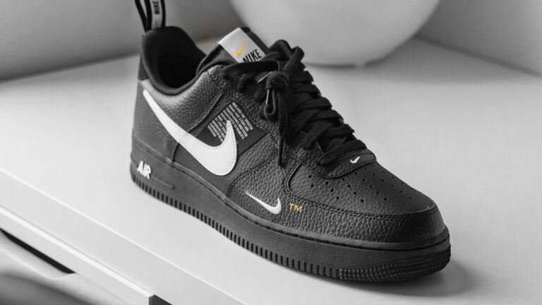 Qual a cor do sapato para terno preto?