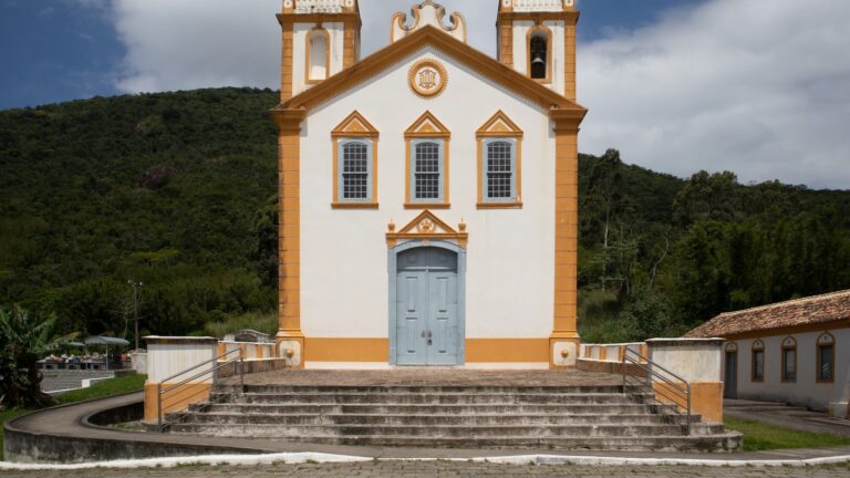 Como ser um cavalheiro na hora de abrir a porta, puxar a cadeira e pagar a conta Como ser um cavalheiro na hora de abrir a porta, puxar a cadeira e pagar a conta