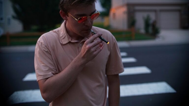 Como usar polo masculina: uma peça versátil e atemporal