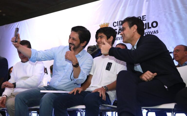 Pode tirar o bigode todo dia?