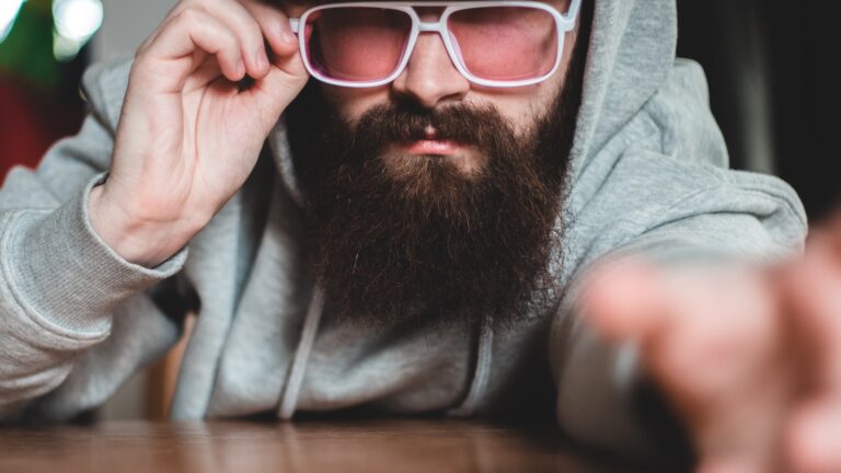 Porque o homem tem que ter barba?