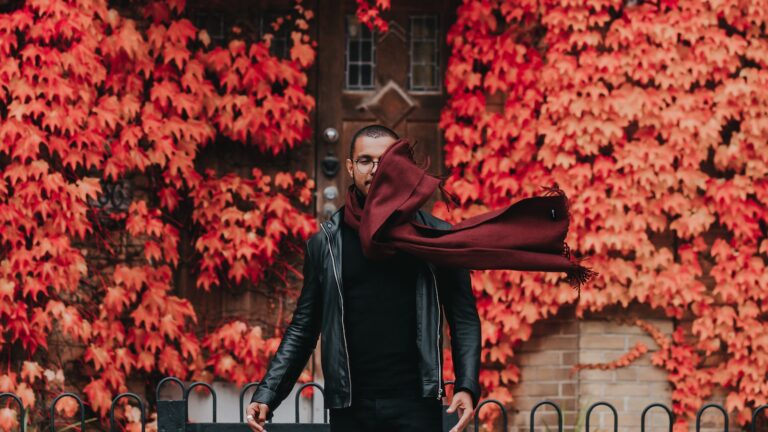 Como usar cachecol masculino: um item essencial para os dias frios Como usar cachecol masculino: um item essencial para os dias frios