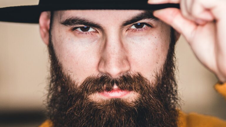 Como fica bonito sem barba?