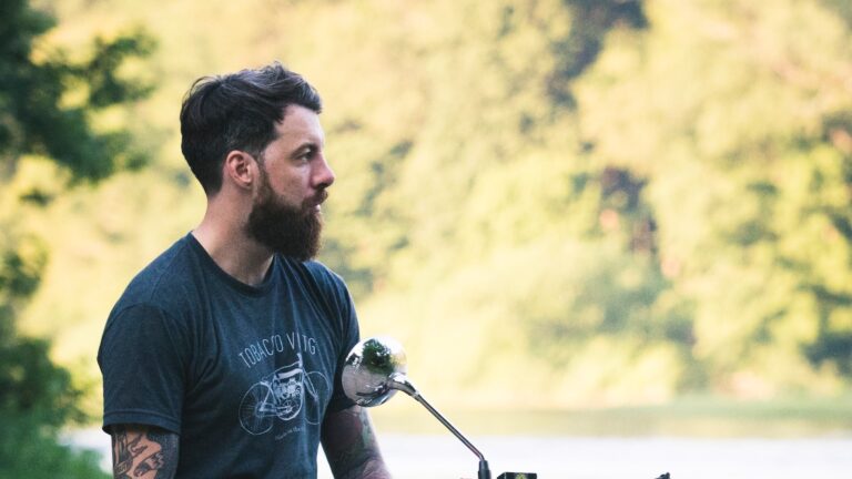 Qual barba combina para carecas?