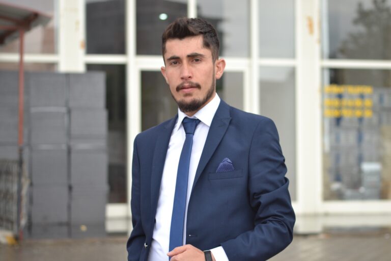 Pode usar o terno sem gravata?
