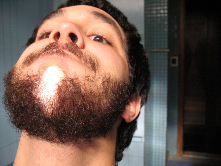 Qual a idade que a barba fica completa?