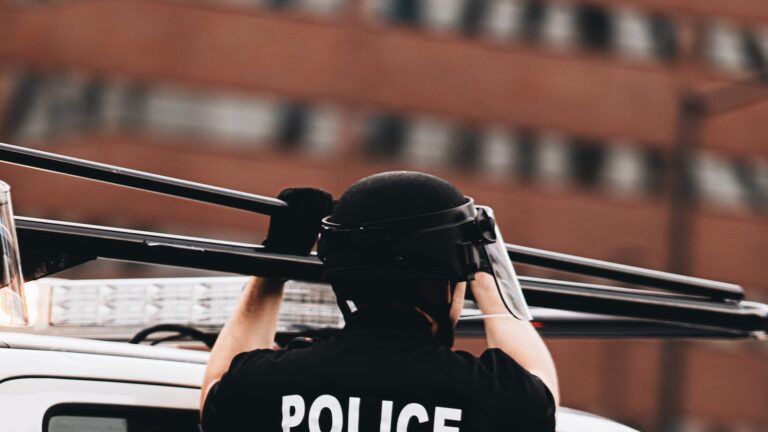 Porque policiais não usam barba? Porque policiais não usam barba?