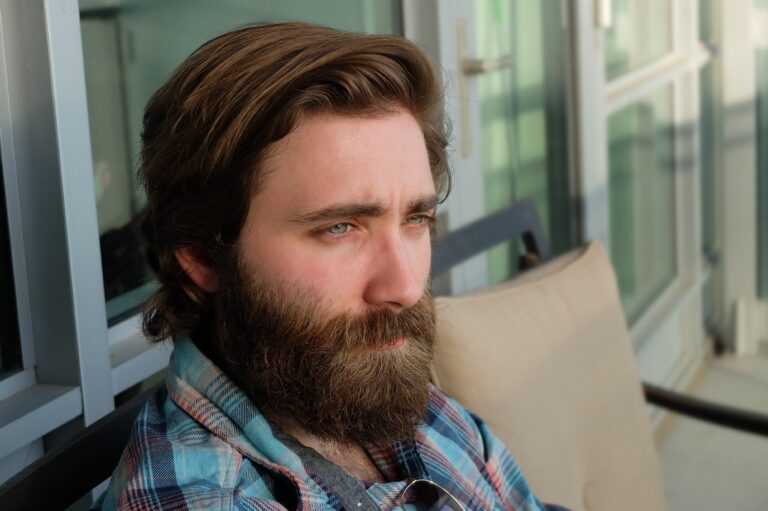 Como ter barba cheia naturalmente?