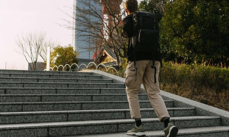 8 melhores calças de viagem para homens usarem em qualquer viagem 8-melhores-calcas-de-viagem-para-homens-usarem-em-qualquer-viagem-em-2024