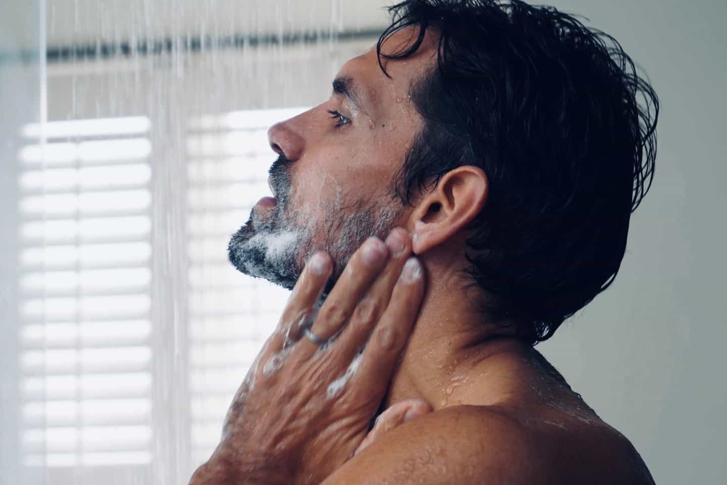 5-melhores-shampoos-para-caspa-de-barba:-derrote-os-flocos-em-2024