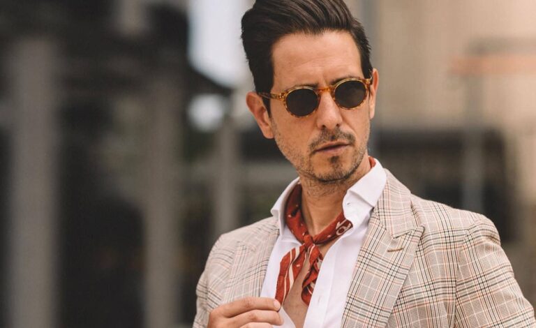 7 melhores lenços de seda para homens: os principais acessórios modernos 7-melhores-lencos-de-seda-para-homens:-os-principais-acessorios-modernos-em-2024