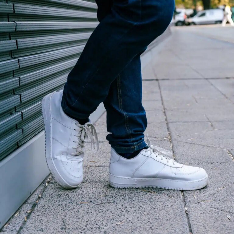 como-limpar-tenis-brancos-da-maneira-certa
