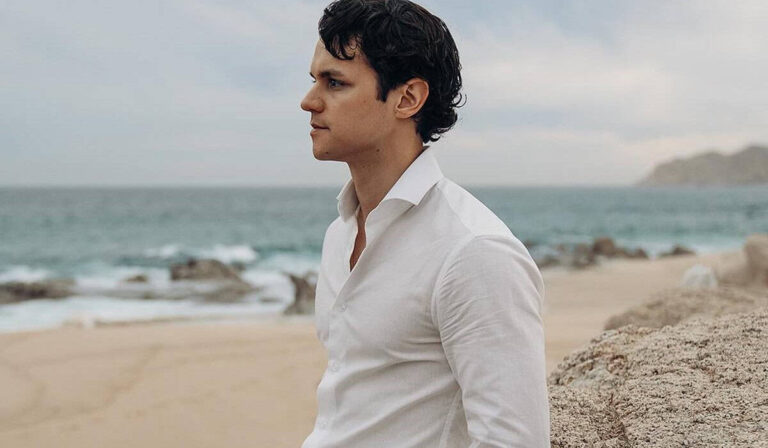 Camisas sociais brancas para homens: os melhores looks do dia a dia 7-melhores-camisas-sociais-brancas-para-homens:-os-melhores-looks-do-dia-a-dia-em-2024