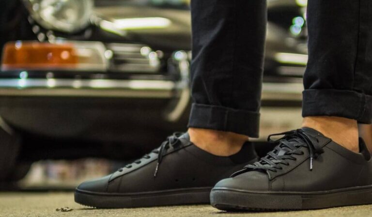 os-5-melhores-tenis-totalmente-pretos-para-homens:-estilo-stone-cold-em-2024