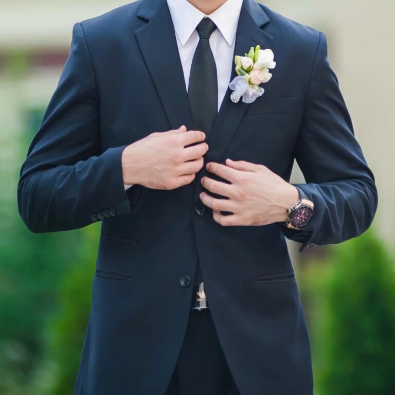 traje-de-casamento-na-praia-para-homens:-vestido-para-nupcias-a-beira-mar