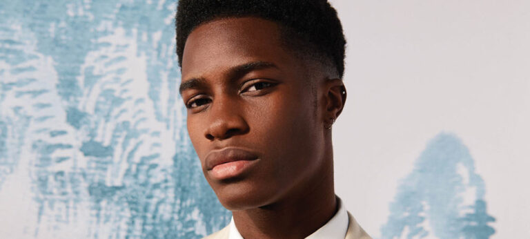 Cortes de cabelo Temple Fade para homens, de acordo com barbeiros os-melhores-cortes-de-cabelo-temple-fade-para-homens,-de-acordo-com-barbeiros