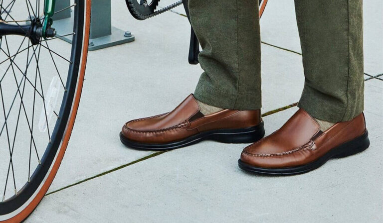 7-melhores-mocassins-para-pes-largos-para-homens:-conforto-e-estilo-em-2024