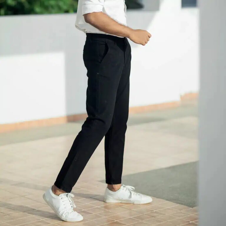 O que vestir com calças pretas para homens: elegante, mas descolado o-que-vestir-com-calcas-pretas-para-homens:-elegante,-mas-descolado