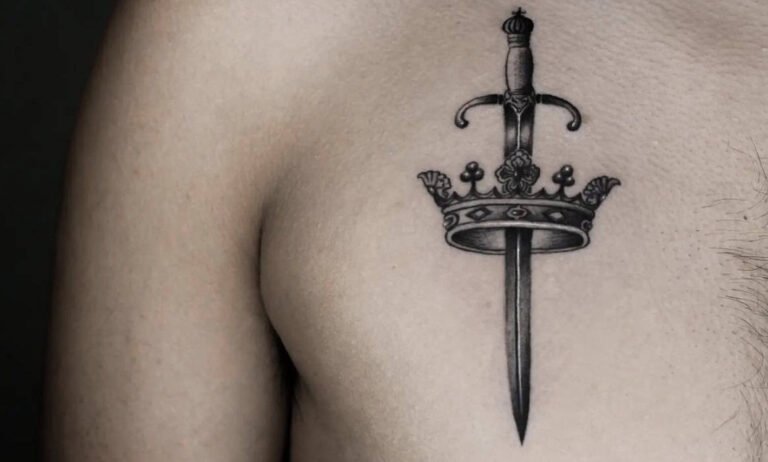 25 tatuagens de coroa para homens 25-das-melhores-tatuagens-da-coroa-para-homens-em-2025